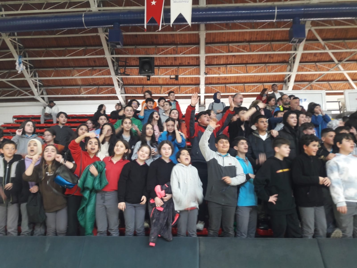 BÜYÜK İLGİ; Yıldız Kızlar Basketbol İl Birinciliği Müsabakalarında final maçları oynandı.