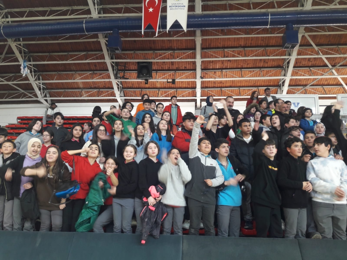 BÜYÜK İLGİ; Yıldız Kızlar Basketbol İl Birinciliği Müsabakalarında final maçları oynandı.