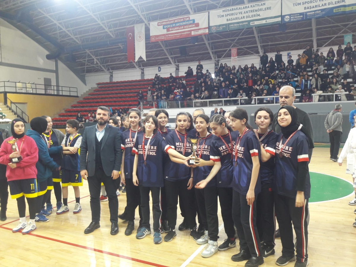 BÜYÜK İLGİ; Yıldız Kızlar Basketbol İl Birinciliği Müsabakalarında final maçları oynandı.