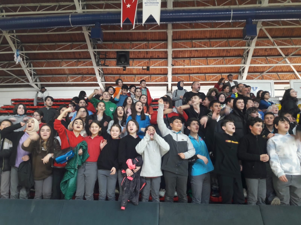 BÜYÜK İLGİ; Yıldız Kızlar Basketbol İl Birinciliği Müsabakalarında final maçları oynandı.