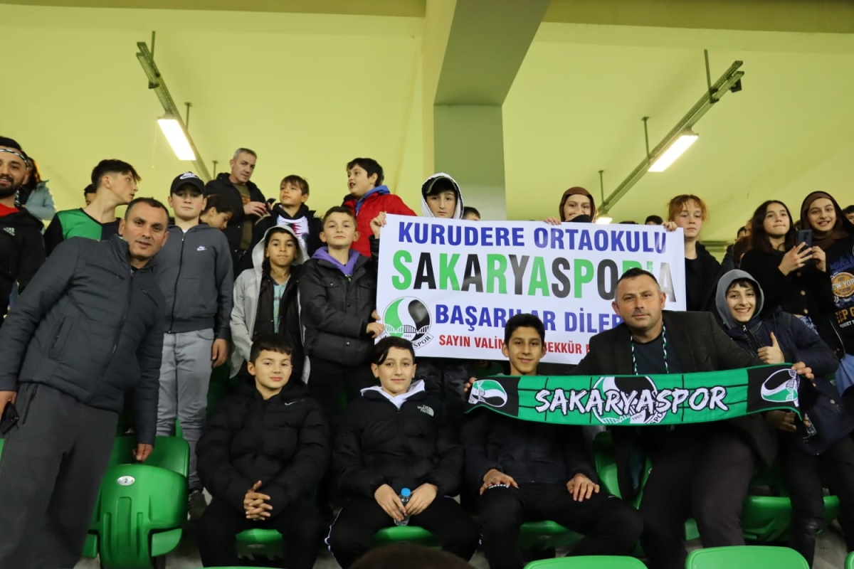 Sakaryaspor'dan Nehrin Çocuklarına Karne Gününde Galibiyet Hediyesi