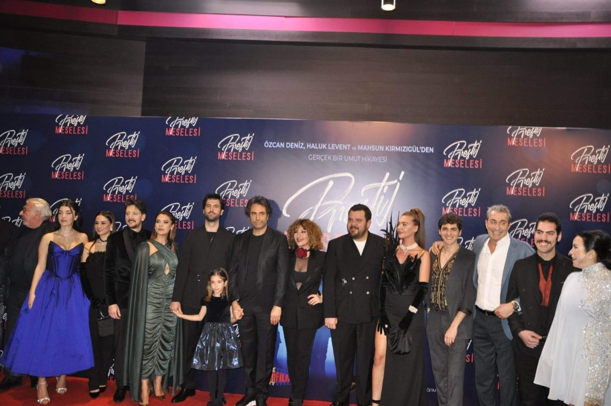 Mahsun Kırmızıgül'ün yeni filmi'nin PRESTİJ MESELESİ GALASI GERÇEKLEŞTİ