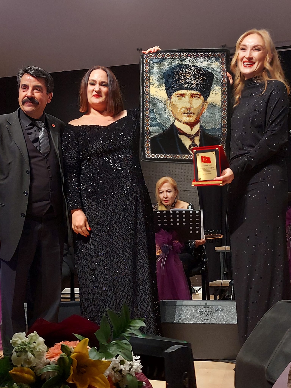  Nursal Ünsal Türk Müziği Konseri İzmir 'liler tarafından çok büyük ilgi gördü. 26 OCAK 2023