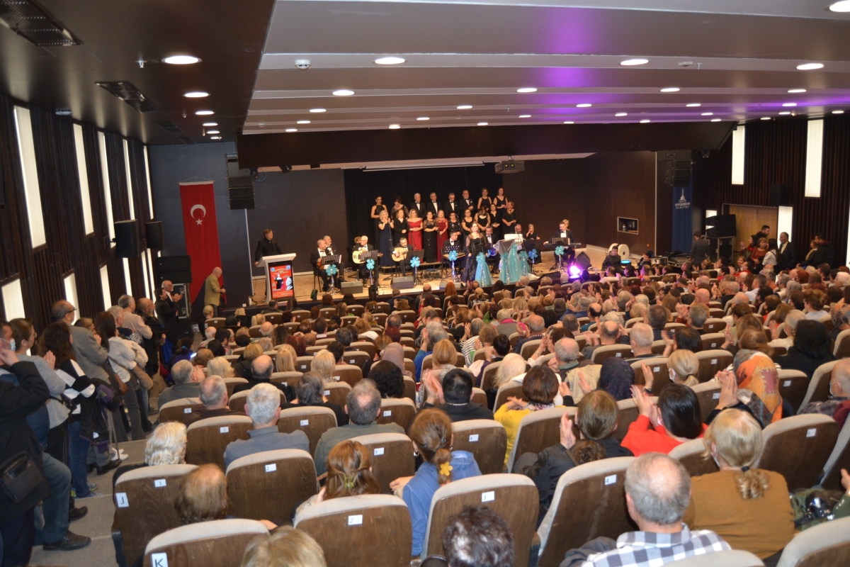 Nursal Ünsal Türk Müziği Konseri İzmir 'liler tarafından çok büyük ilgi gördü. 26 OCAK 2023