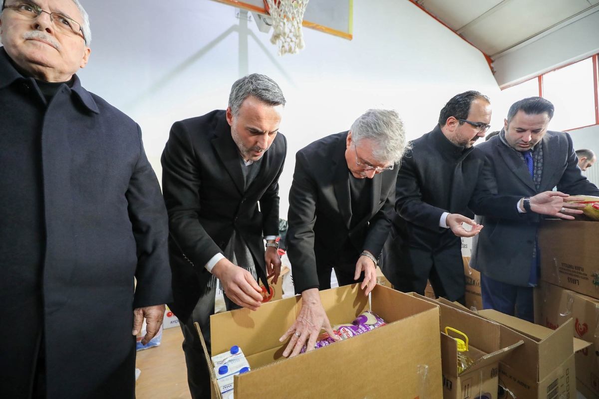 DEPREM; Büyükşehir'in yardımları ilk saatlerde binlere ulaştı: