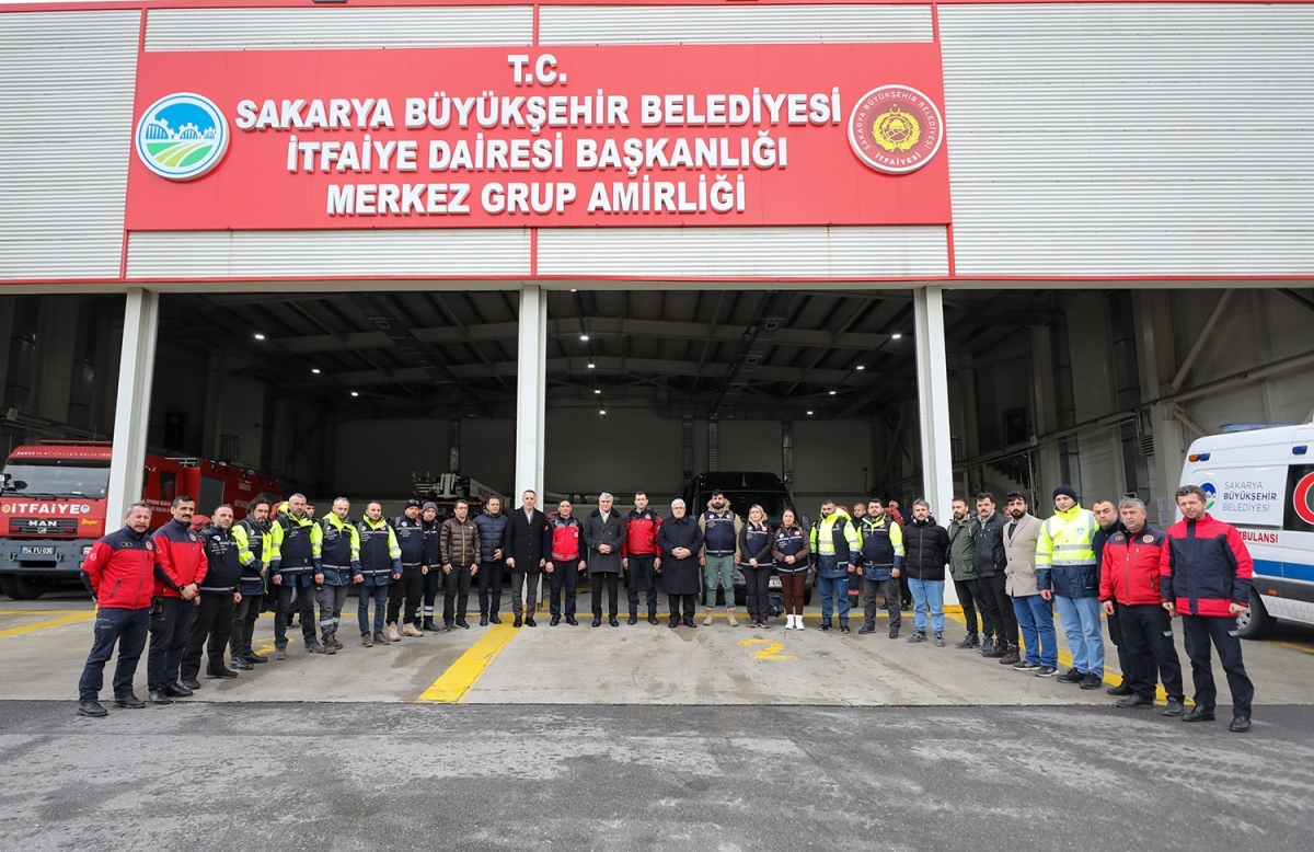 17 Ağustos'u yaşayan Sakarya yardımda öncü oldu: 25 yardım tırı, 55 iş makinası ve 124 personel