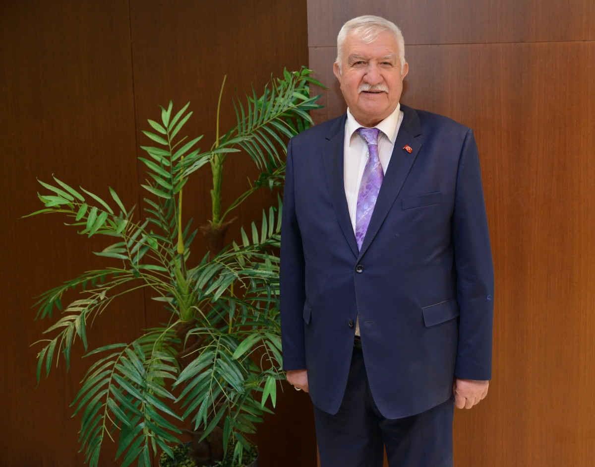 Madenciler dört koldan depremin yaralarını sarıyor