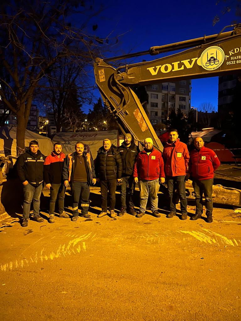 Adapazarı Kızılay Gönüllüleri Deprem Bölgesinde Yaraları Sarıyor.