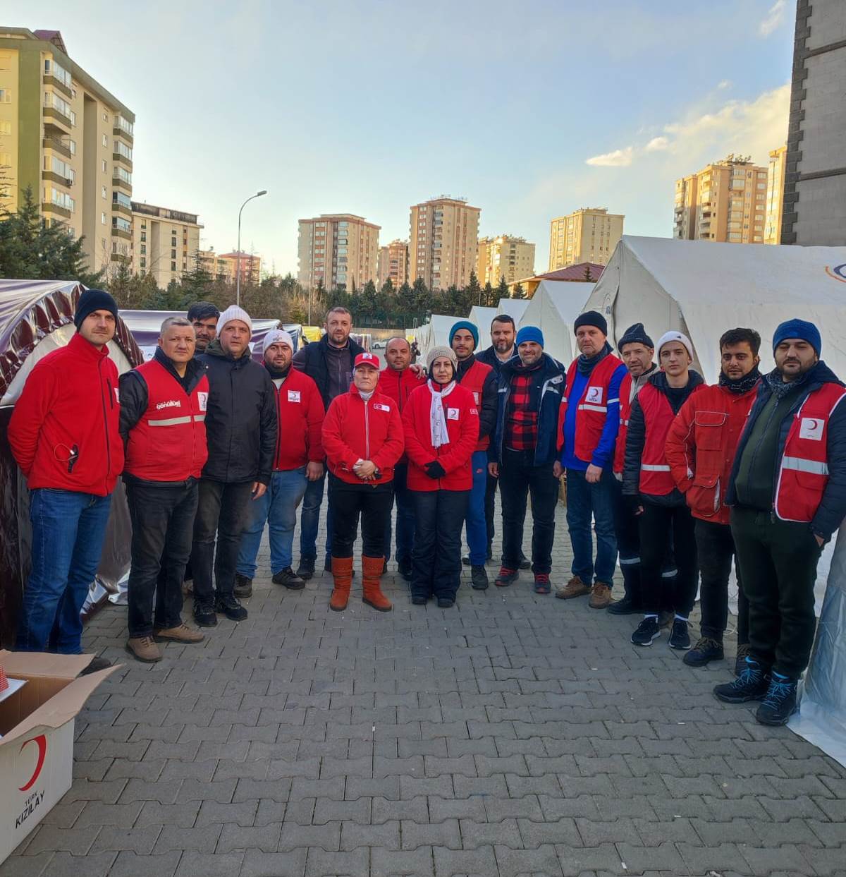 Adapazarı Kızılay Gönüllüleri Deprem Bölgesinde Yaraları Sarıyor.