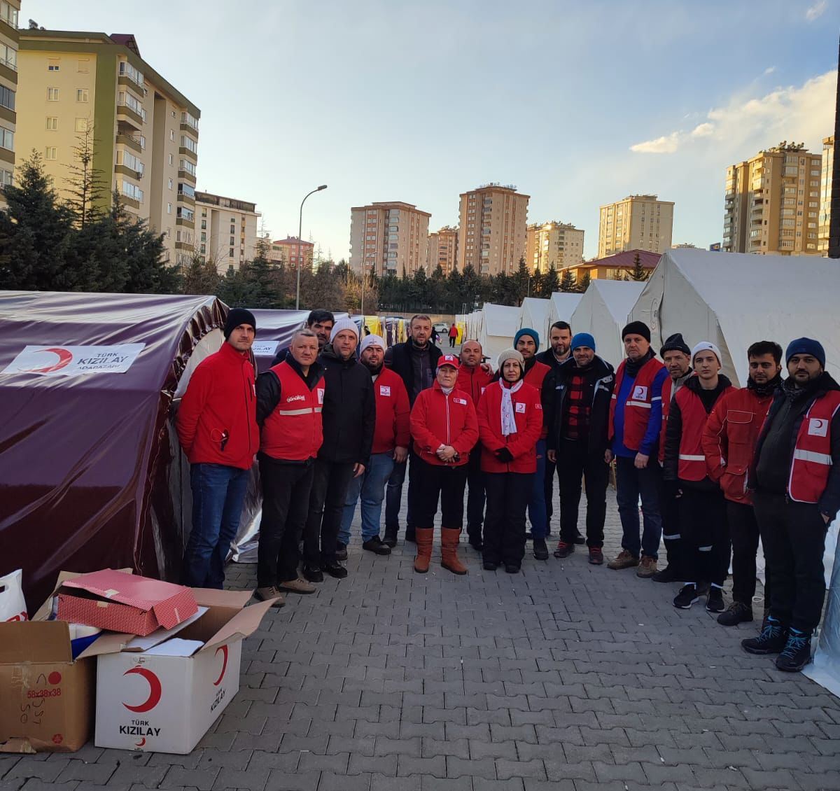 Adapazarı Kızılay Gönüllüleri Deprem Bölgesinde Yaraları Sarıyor.