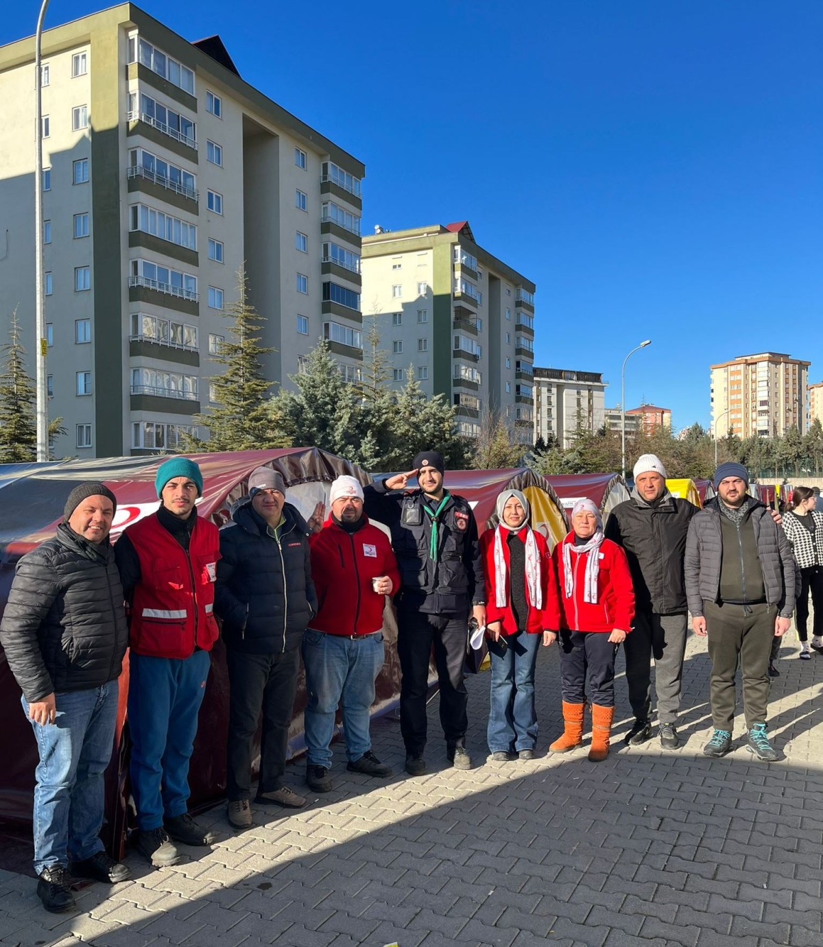 Adapazarı Kızılay Gönüllüleri Deprem Bölgesinde Yaraları Sarıyor.
