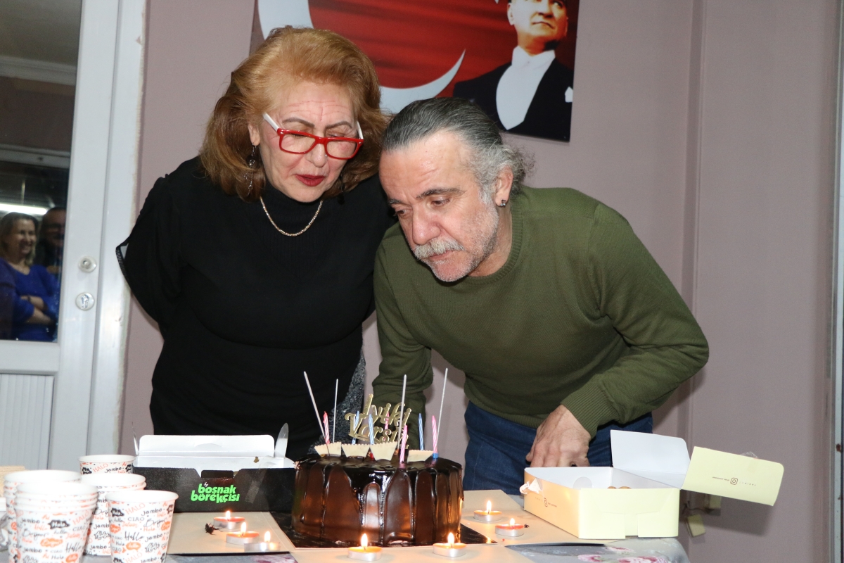 Ünlü Tiyatro Sanatçısı ve Müzisyen Yavuz Usta 59 yaşında !