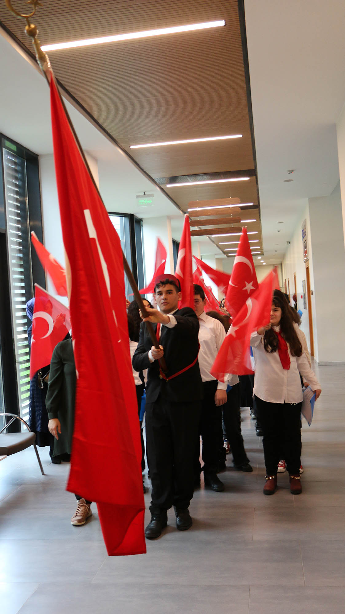 SGM’de duygu dolu gösteri: “Bir nesil onların destanıyla büyüyor”