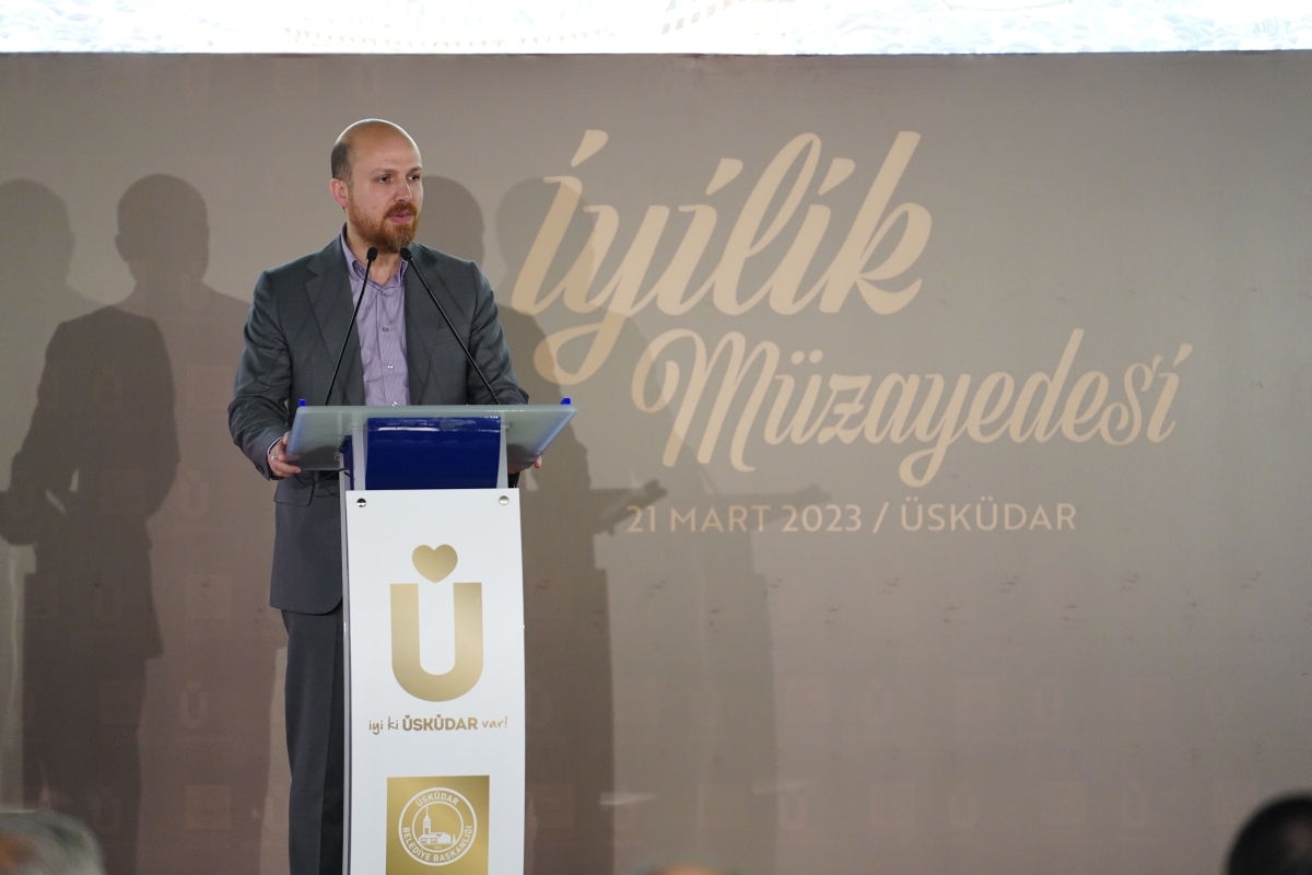 İYİLİK GECESİNDE SANATSEVERLERE HAT VE RESİM SANATINDAN 100’E YAKIN ESER SUNULDU