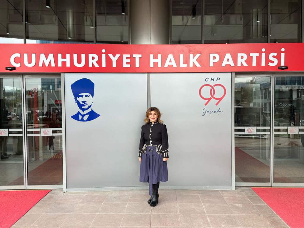 Ünlü ismin annesi CHP’den aday adayı oldu.