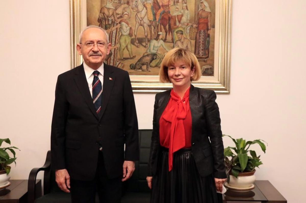 Ünlü ismin annesi CHP’den aday adayı oldu.
