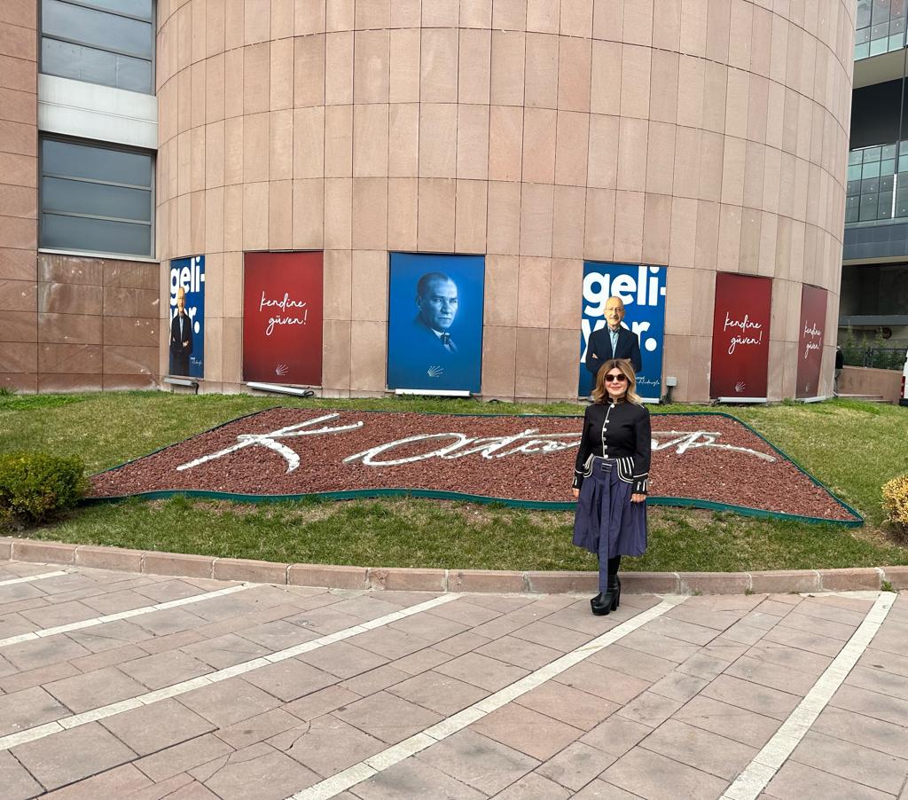 Ünlü ismin annesi CHP’den aday adayı oldu.