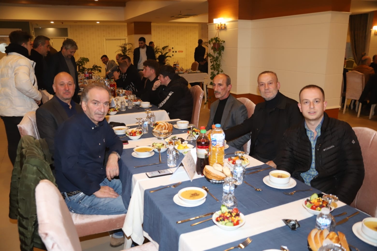 Oto Galericileri iftarda bir araya geldi