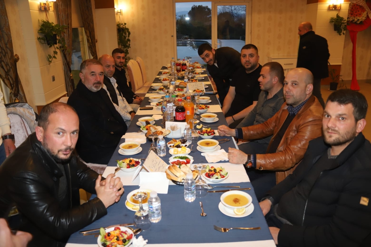 Oto Galericileri iftarda bir araya geldi