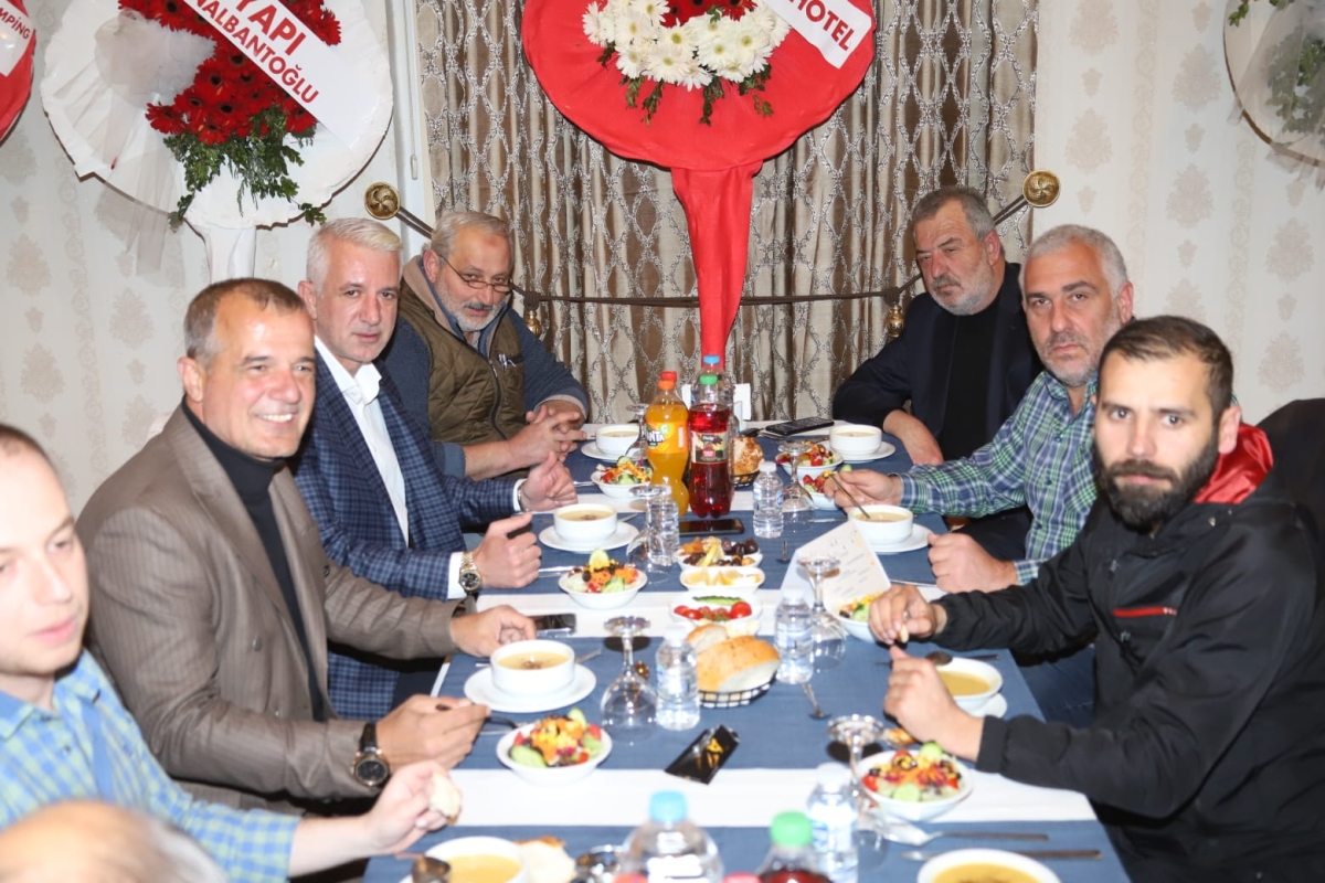 Oto Galericileri iftarda bir araya geldi