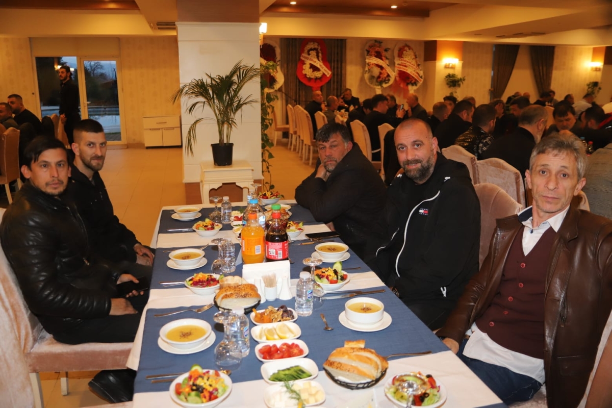 Oto Galericileri iftarda bir araya geldi