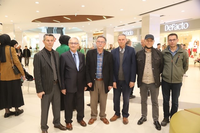 Bu anlamlı serginin geliri yetim ve öksüz çocuklar için