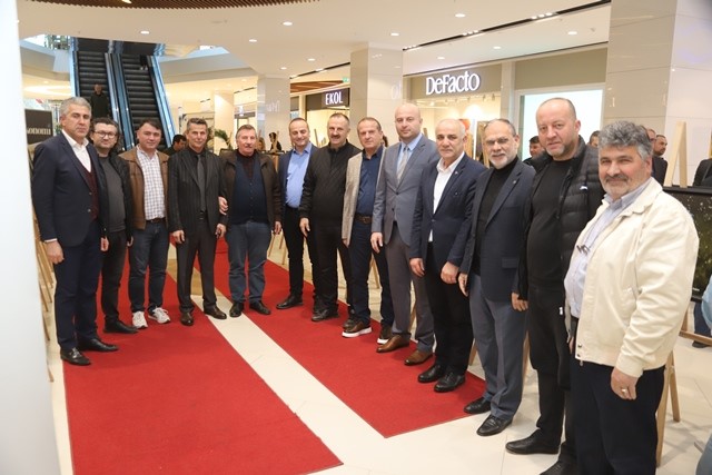 Bu anlamlı serginin geliri yetim ve öksüz çocuklar için