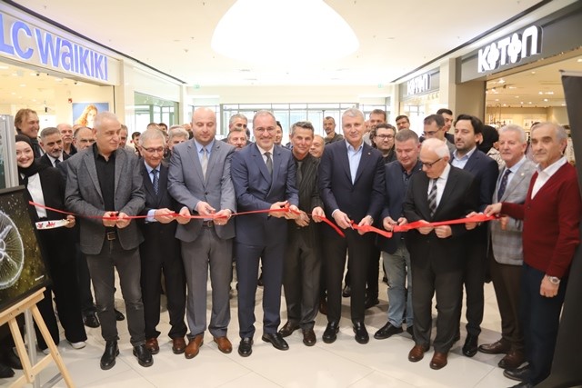 Bu anlamlı serginin geliri yetim ve öksüz çocuklar için