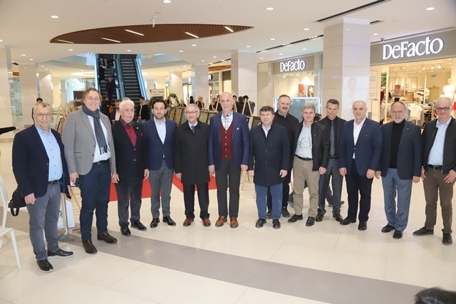Bu anlamlı serginin geliri yetim ve öksüz çocuklar için