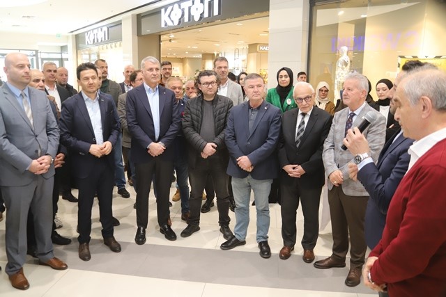 Bu anlamlı serginin geliri yetim ve öksüz çocuklar için