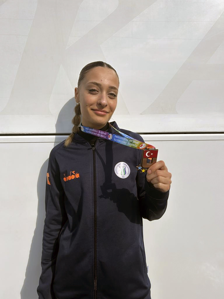 SUBÜ’lü karatecilerden 5 bronz madalya