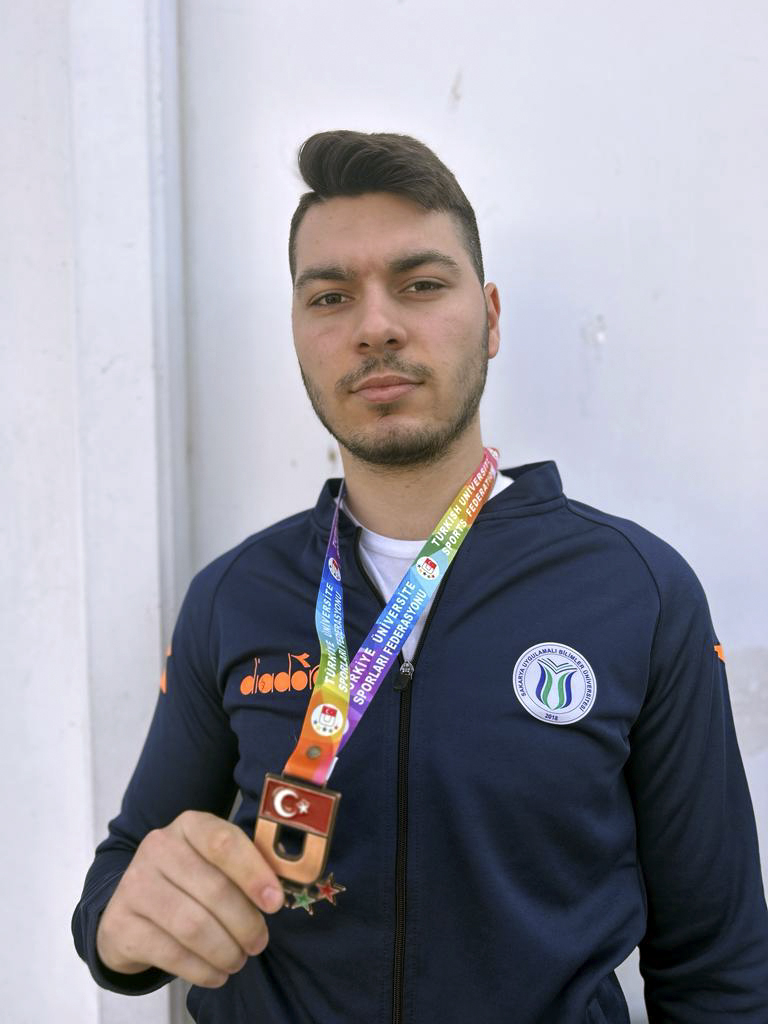 SUBÜ’lü karatecilerden 5 bronz madalya