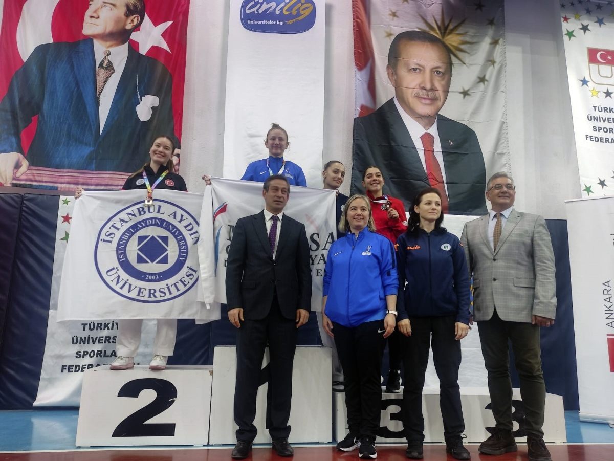 SUBÜ’lü karatecilerden 5 bronz madalya