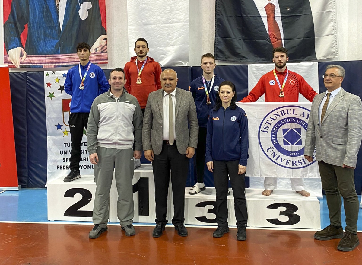 SUBÜ’lü karatecilerden 5 bronz madalya