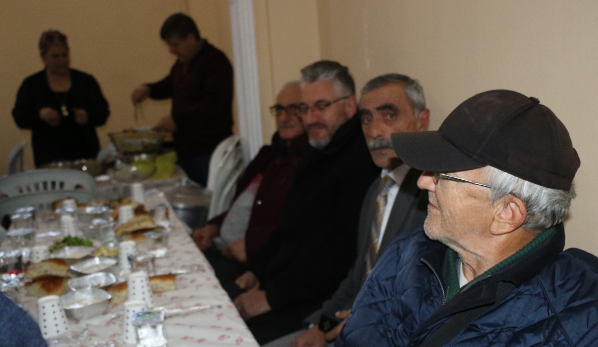 Sakarya Engelliler & Güçlüanneler Yardımlaşma Derneği İftar Yemeğinden Kareler