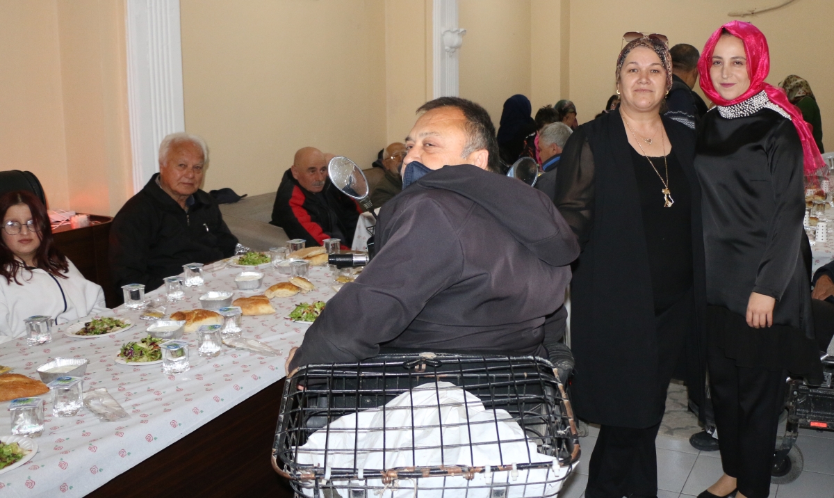Sakarya Engelliler & Güçlüanneler Yardımlaşma Derneği İftar Yemeğinden Kareler
