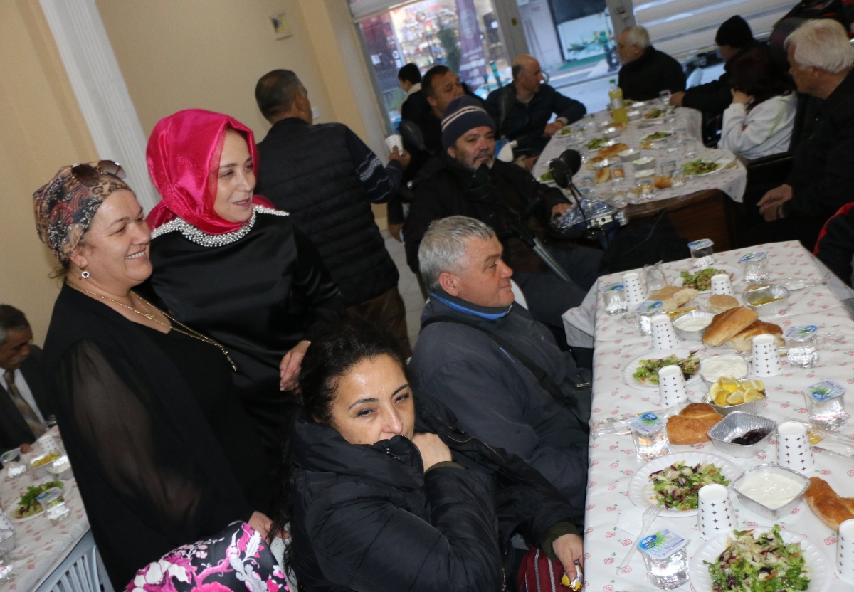 Sakarya Engelliler & Güçlüanneler Yardımlaşma Derneği İftar Yemeğinden Kareler