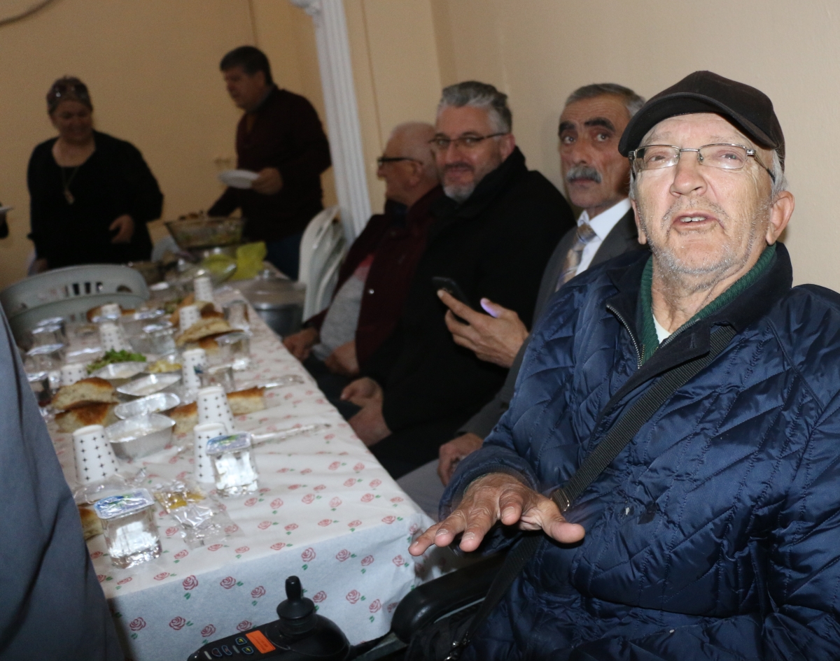Sakarya Engelliler & Güçlüanneler Yardımlaşma Derneği İftar Yemeğinden Kareler