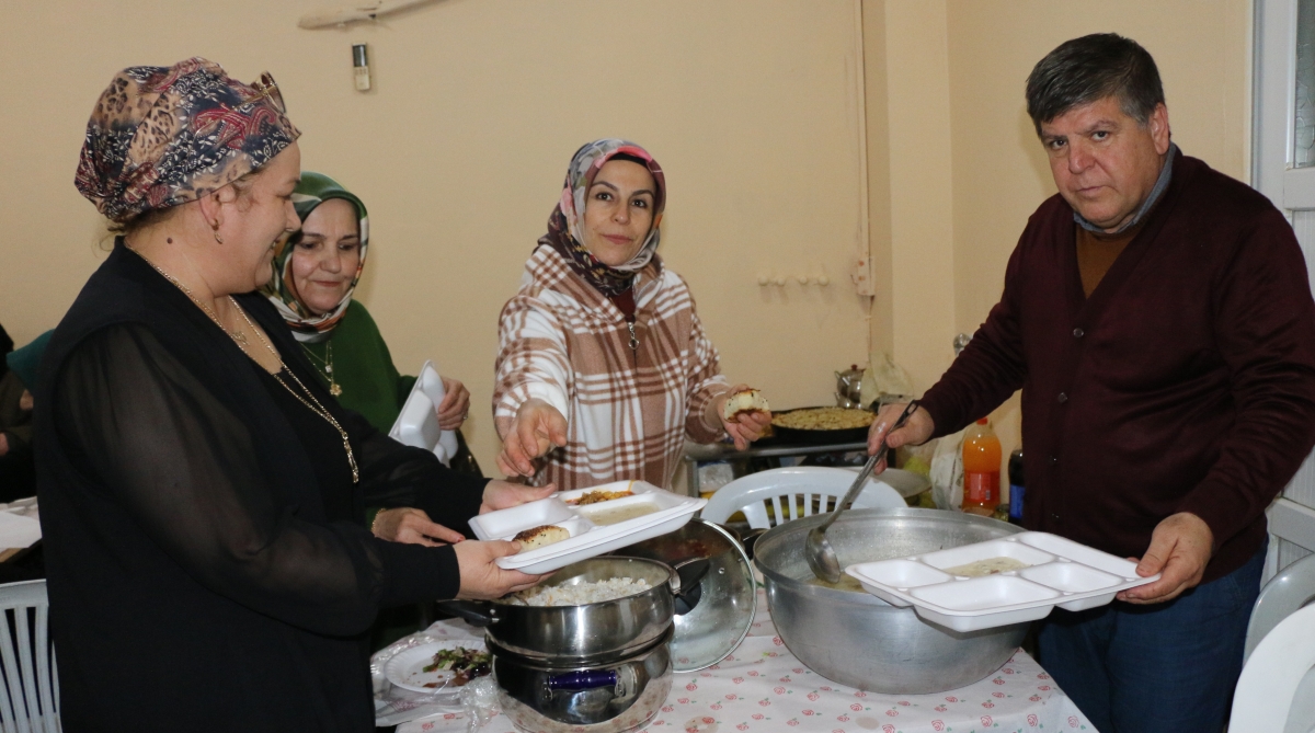 Sakarya Engelliler & Güçlüanneler Yardımlaşma Derneği İftar Yemeğinden Kareler
