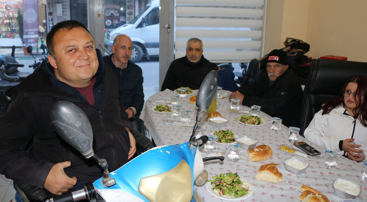 Sakarya Engelliler & Güçlüanneler Yardımlaşma Derneği İftar Yemeğinden Kareler