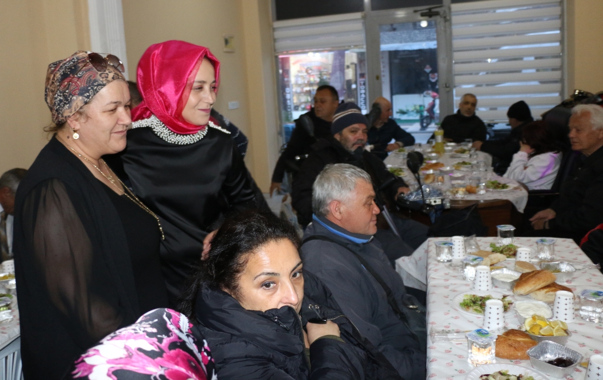 Sakarya Engelliler & Güçlüanneler Yardımlaşma Derneği İftar Yemeğinden Kareler