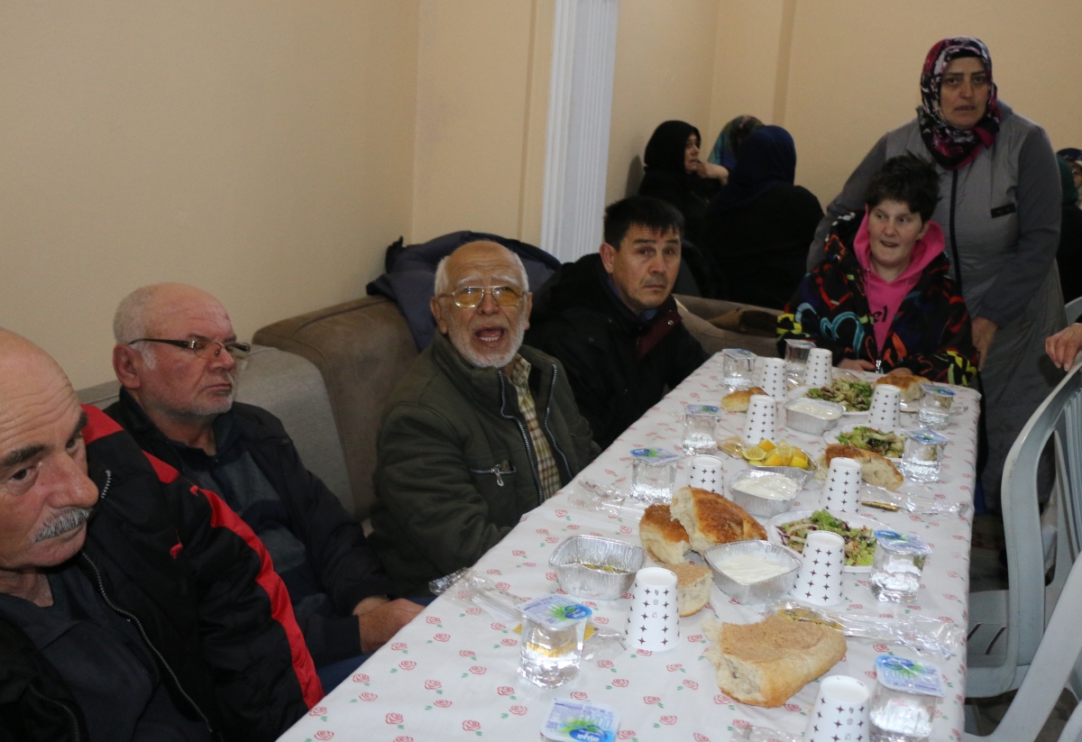 Sakarya Engelliler & Güçlüanneler Yardımlaşma Derneği İftar Yemeğinden Kareler