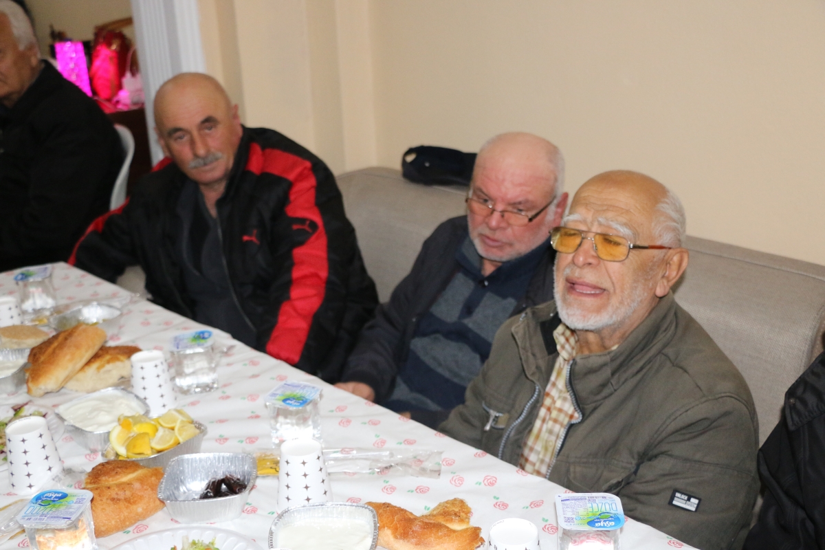 Sakarya Engelliler & Güçlüanneler Yardımlaşma Derneği İftar Yemeğinden Kareler
