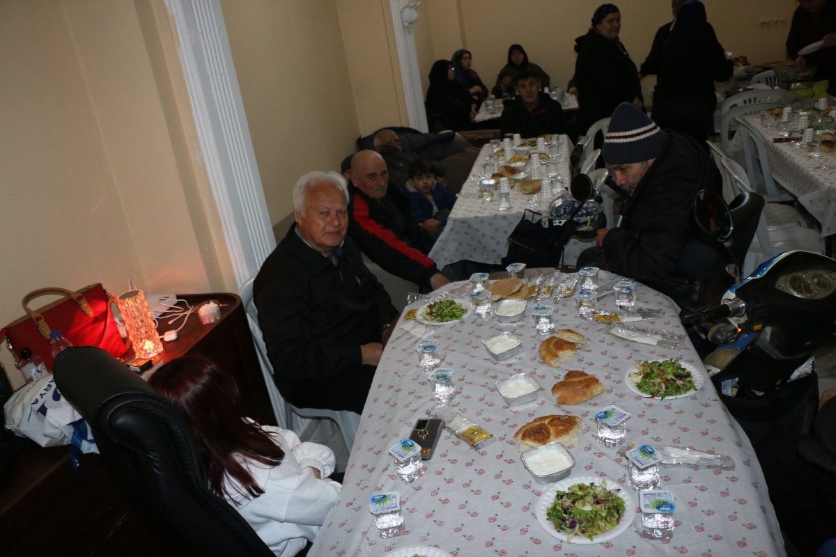 Sakarya Engelliler & Güçlüanneler Yardımlaşma Derneği İftar Yemeğinden Kareler