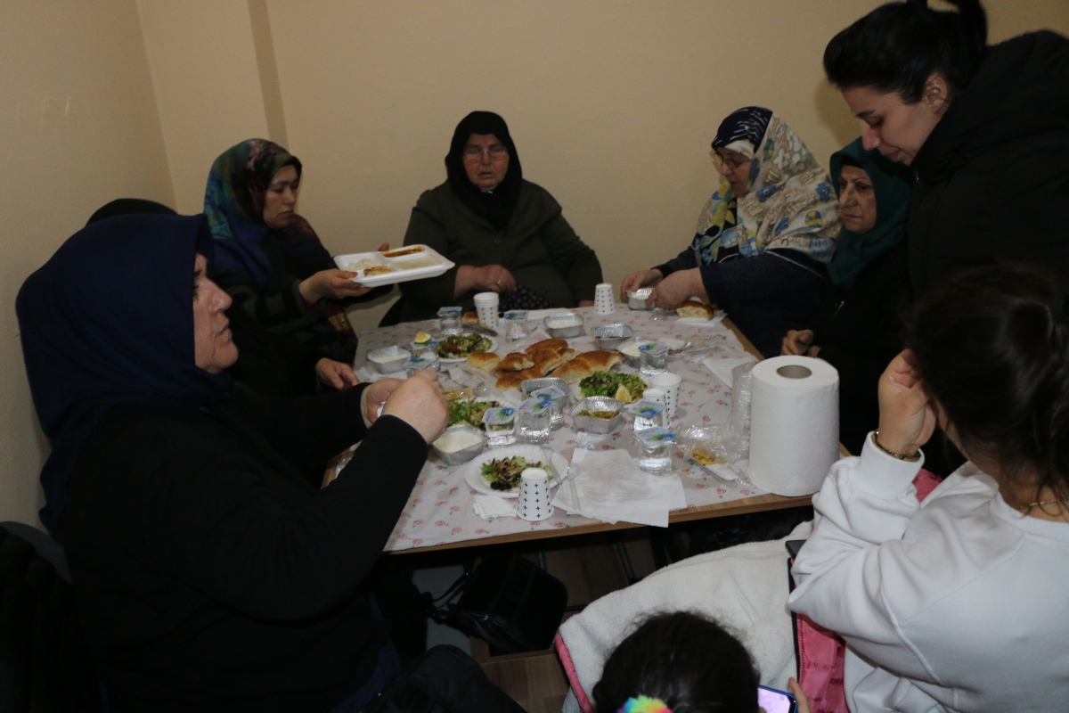 Sakarya Engelliler & Güçlüanneler Yardımlaşma Derneği İftar Yemeğinden Kareler