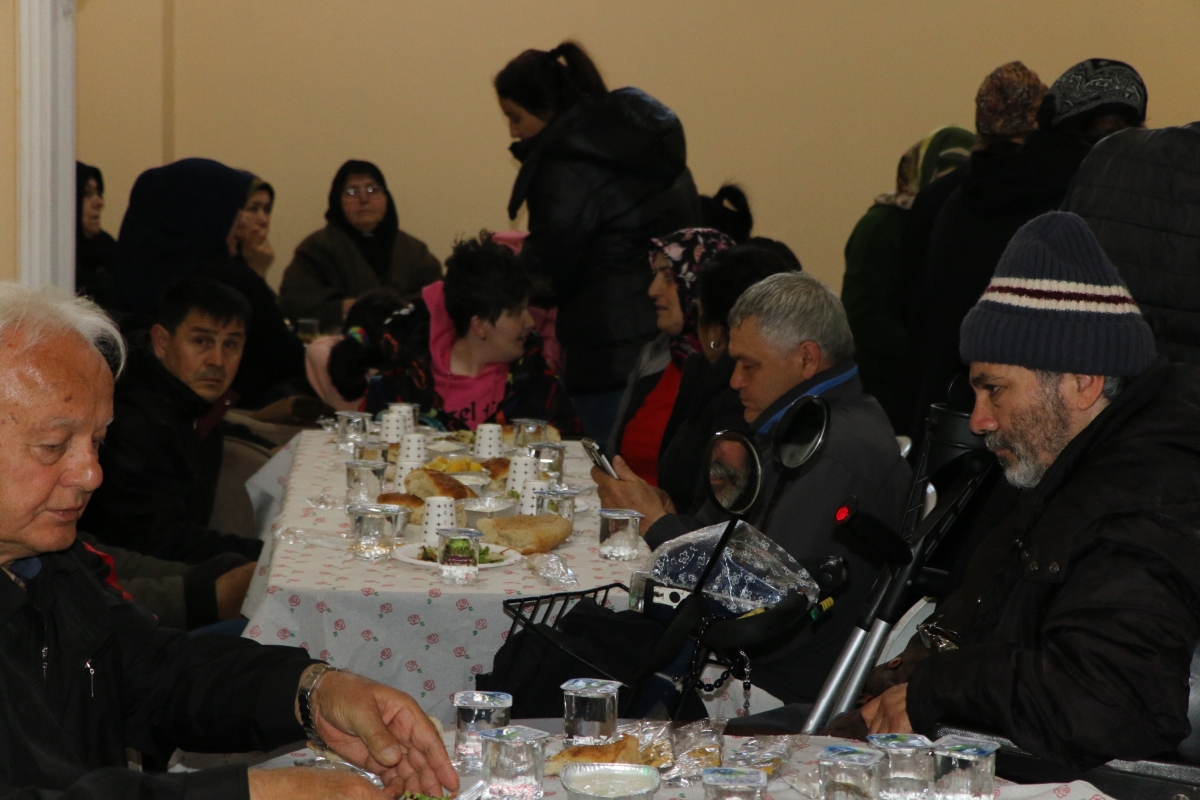 Sakarya Engelliler & Güçlüanneler Yardımlaşma Derneği İftar Yemeğinden Kareler