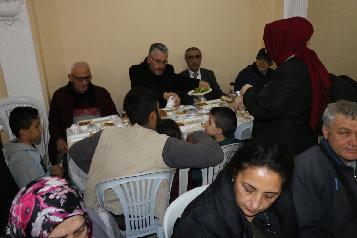 Sakarya Engelliler & Güçlüanneler Yardımlaşma Derneği İftar Yemeğinden Kareler