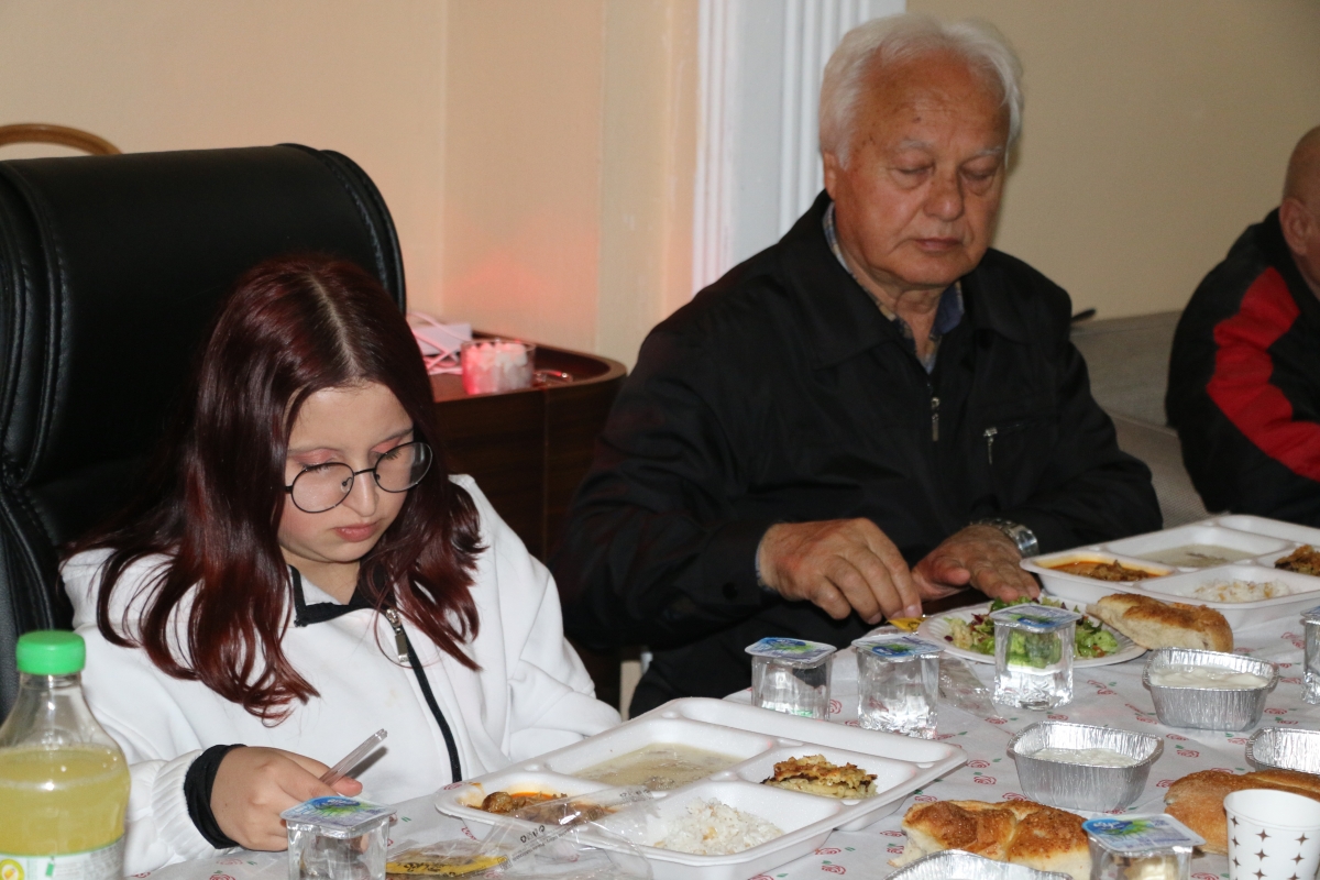 Sakarya Engelliler & Güçlüanneler Yardımlaşma Derneği İftar Yemeğinden Kareler