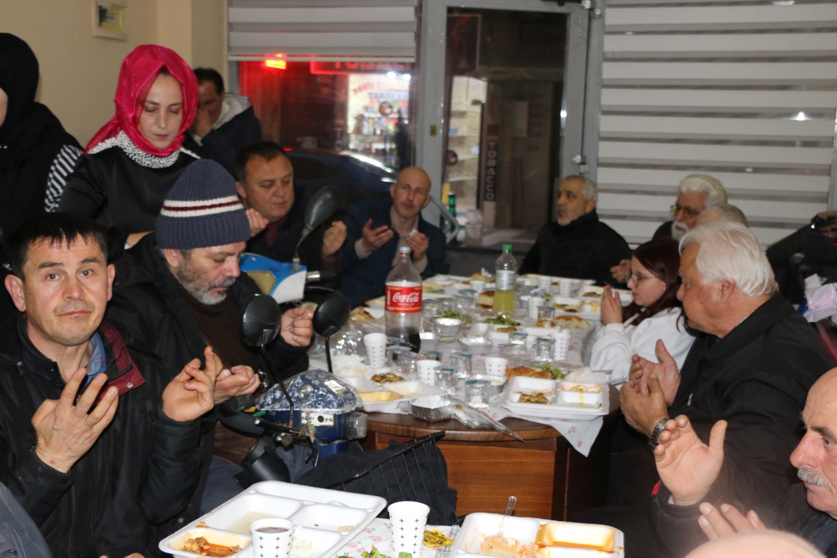 Sakarya Engelliler & Güçlüanneler Yardımlaşma Derneği İftar Yemeğinden Kareler