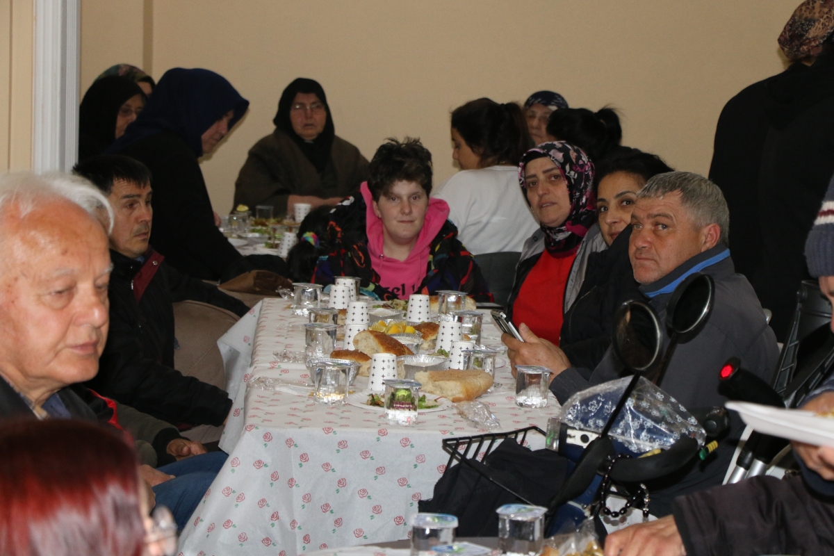 Sakarya Engelliler & Güçlüanneler Yardımlaşma Derneği İftar Yemeğinden Kareler